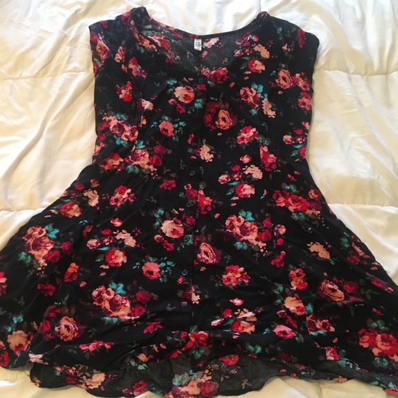 Stylish romper like dress - Picture 1 of 6